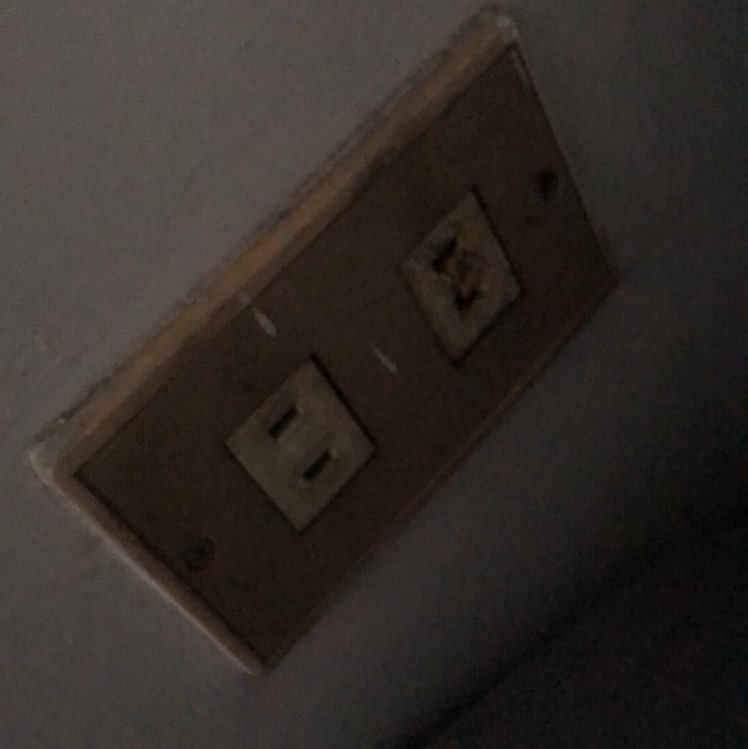 誠徵 幫忙換插座