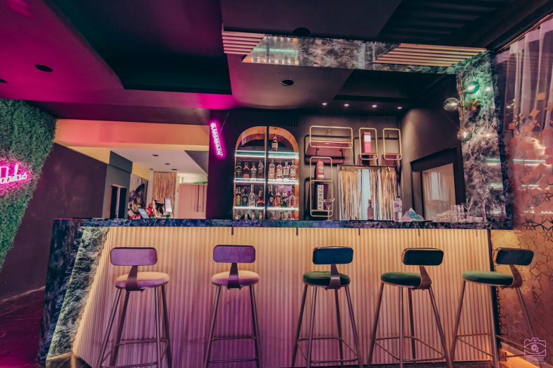 餐酒館外場工讀生 Lava Shisha Lounge 台中市打工職缺 小雞上工