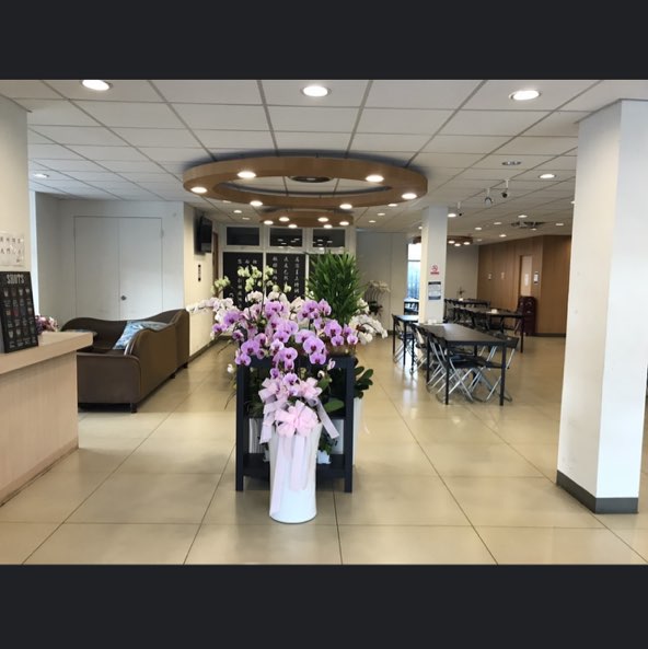 出境咖啡餐飲服務生