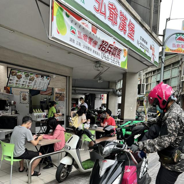 科技廠早餐店員工