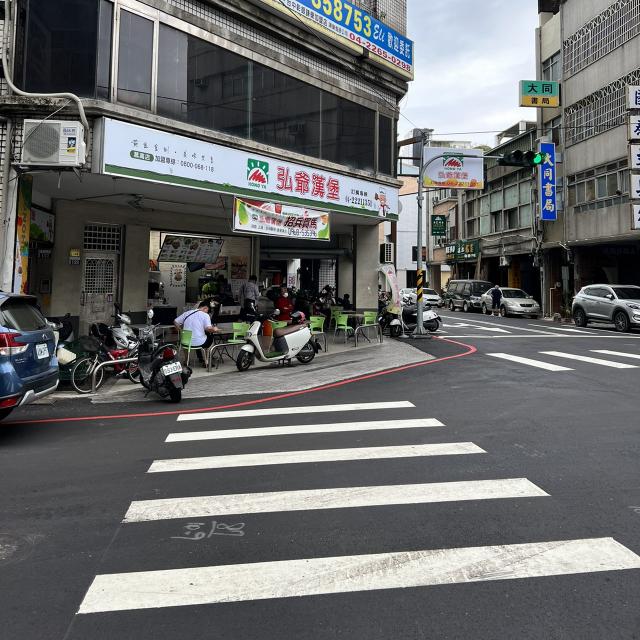 科技廠早餐店員工