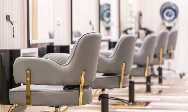 髮型妝造助理，每月工作15天