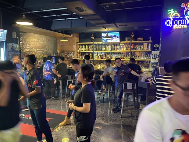 吧台工讀生