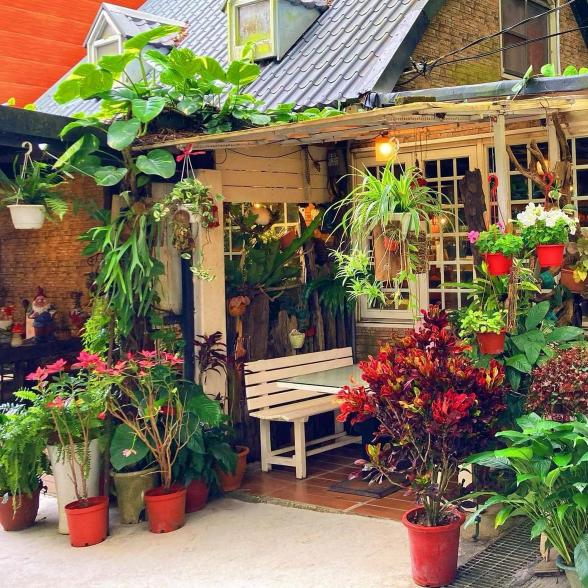 平日餐廳人員（週二至週五）