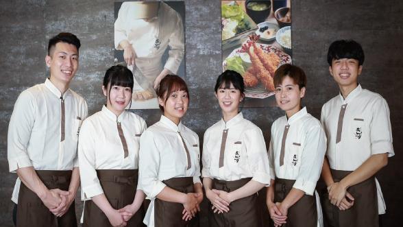 【杏子豬排-文心家樂福店】內外場兼職人員#時薪$205~$250#加碼假日津貼