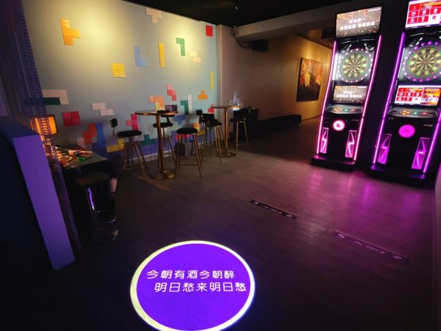 餐酒館桌面服務人員220起