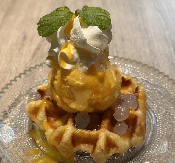 Elsa’s poppy waffle 店員