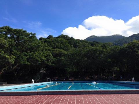 前山公園游泳池救生員