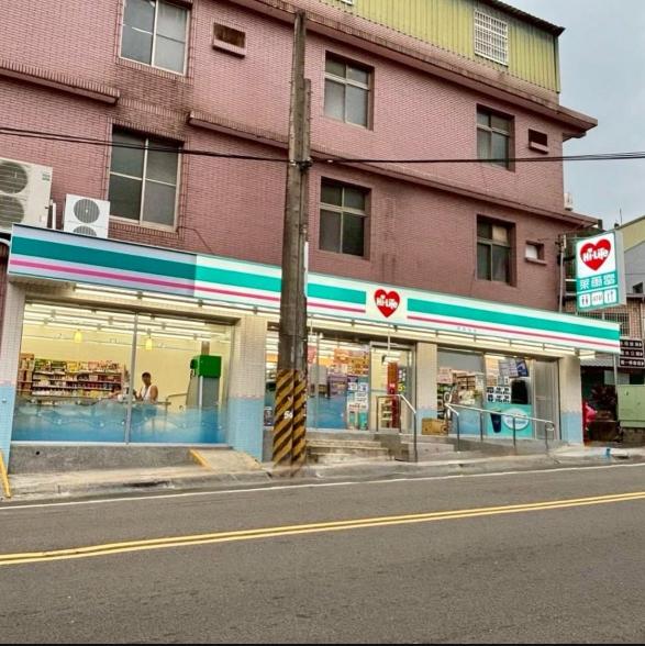 萊爾富「仙草店」早班門市人員