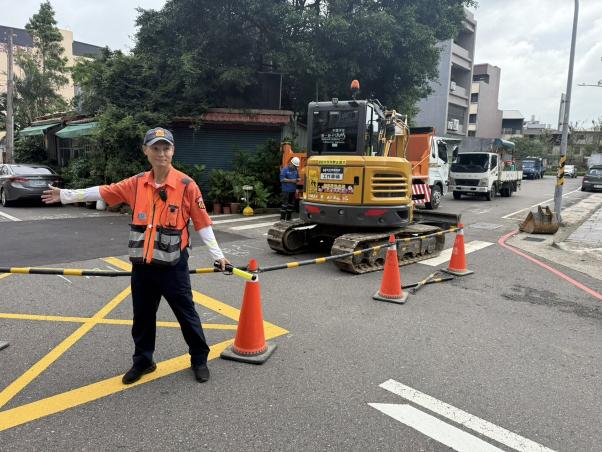 誠徵 大貨車司機、挖土機司機、學徒