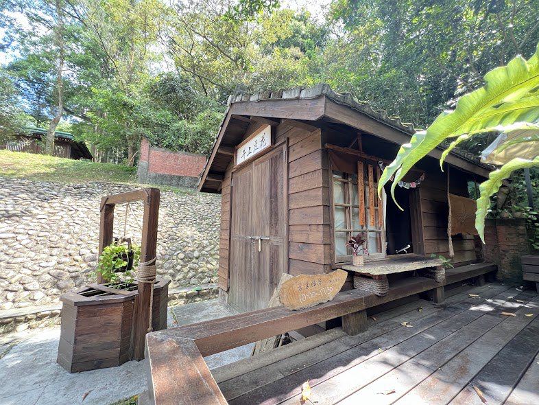 桃園神社井上豆花徵服務人員