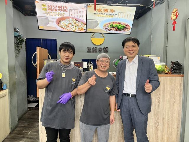 《王記炒飯》#長期配合#假日晚班內場