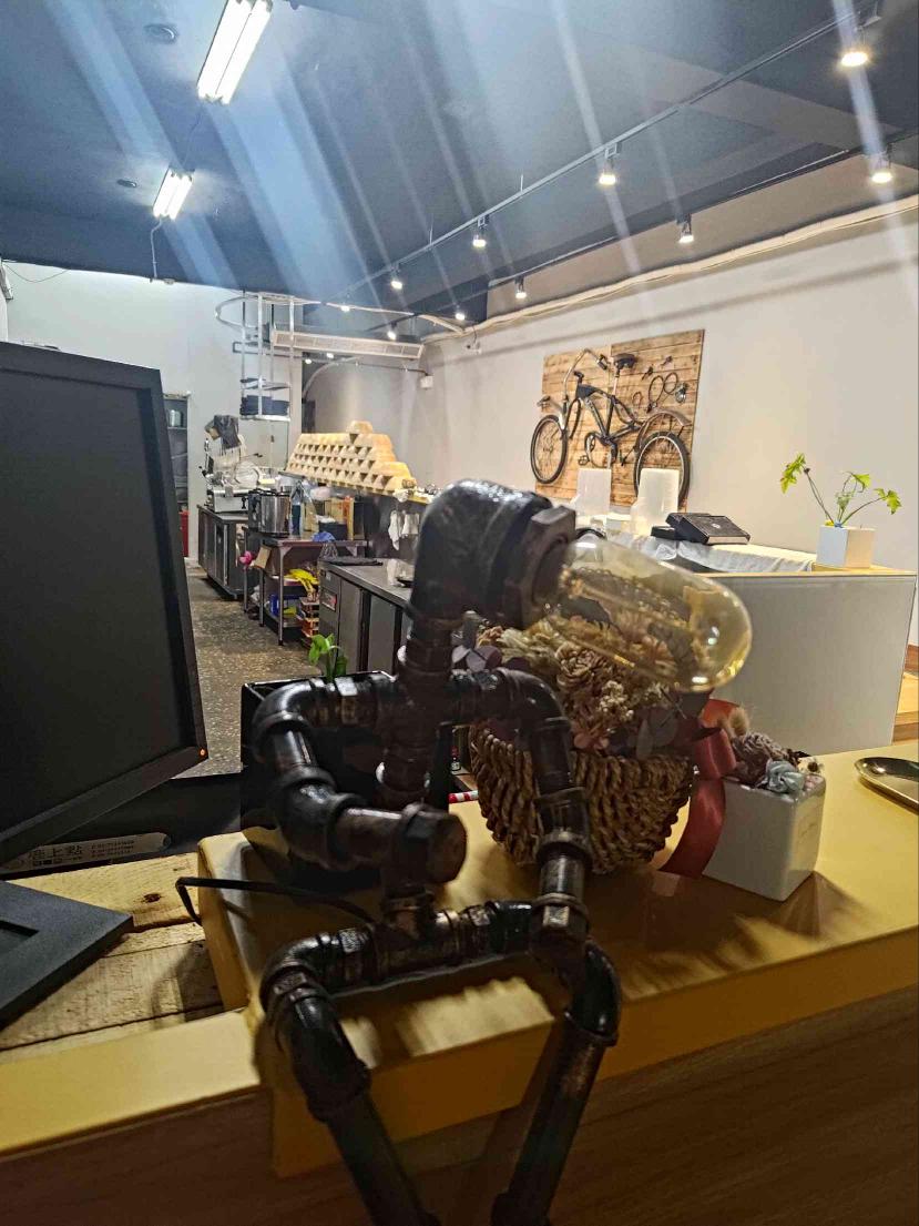 平日和假日外場兼職人員 時薪二百元起 排班彈性 當天現領