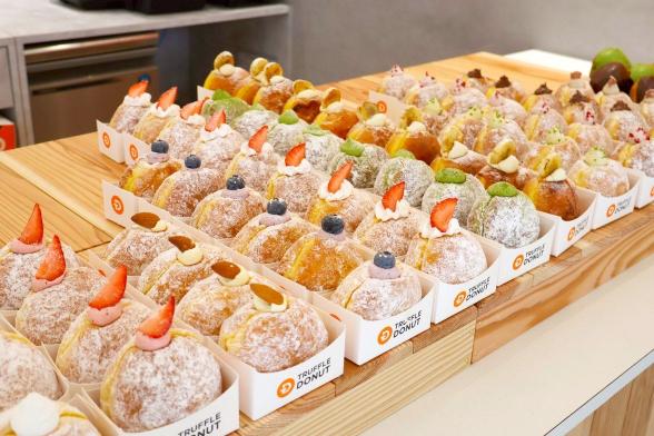Truffle Donut門市人員