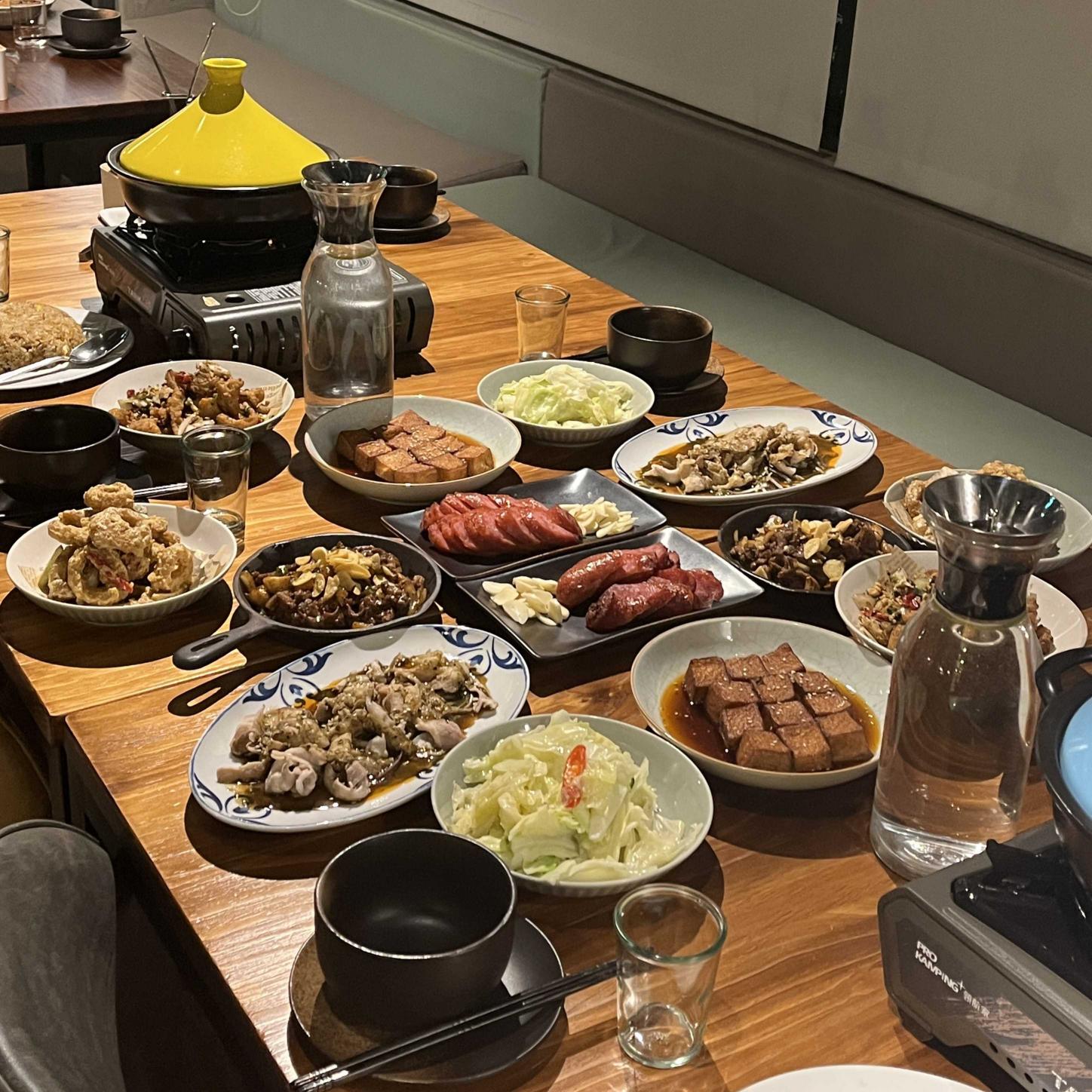 ［長期工讀］仨弄砂鍋煲🍲 
時薪200起 供餐 交通方便 同事友善 快樂上班