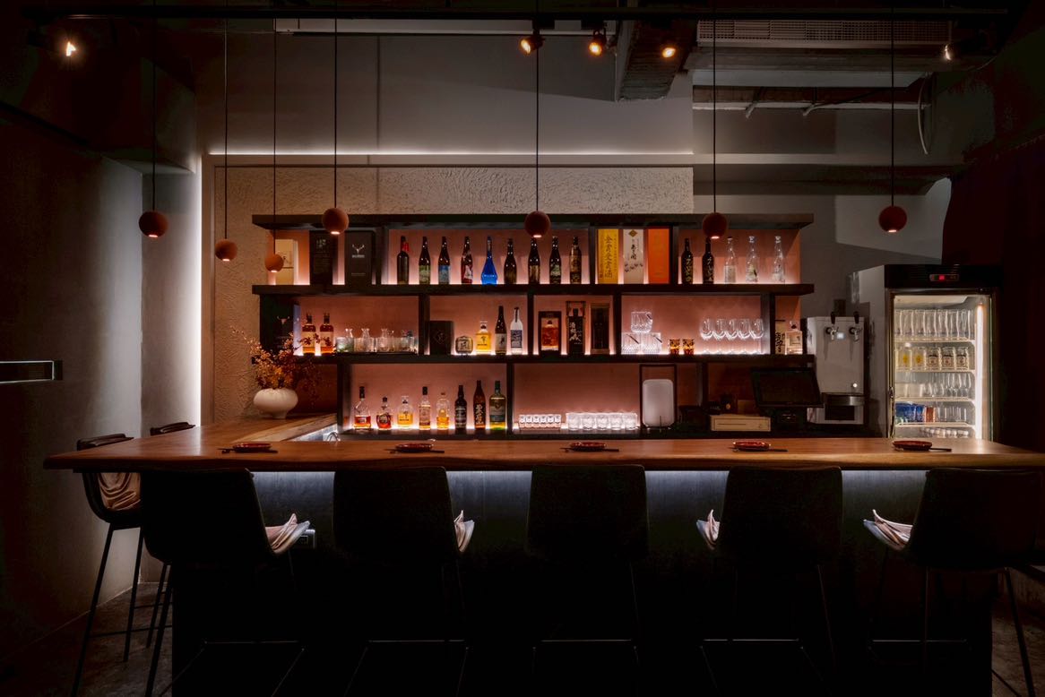 酒桃日式餐酒館210up 外場服務生