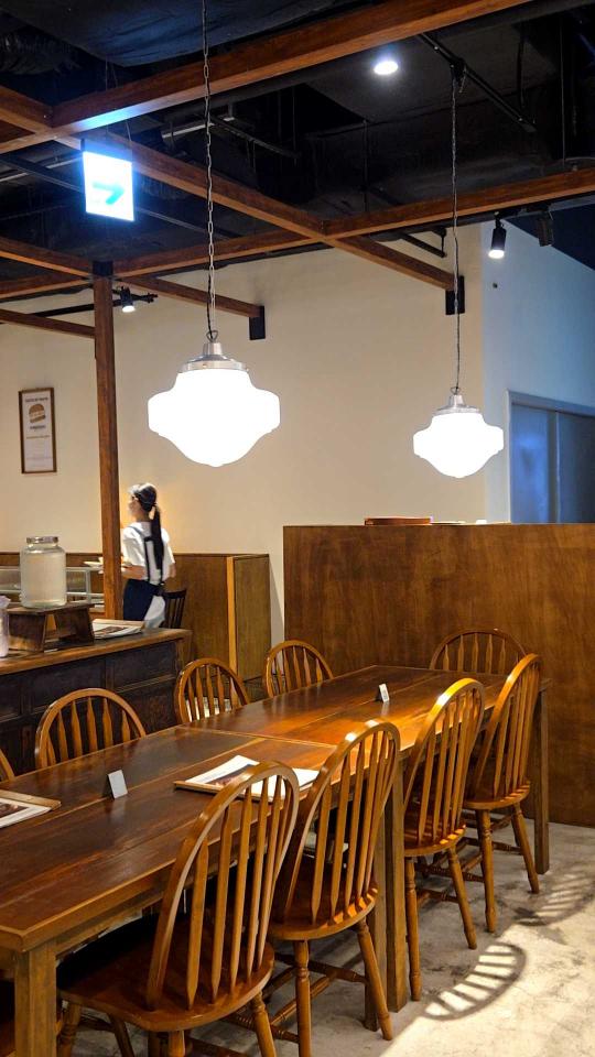 漢堡咖啡廳（新店裕隆城店）內場計時人員