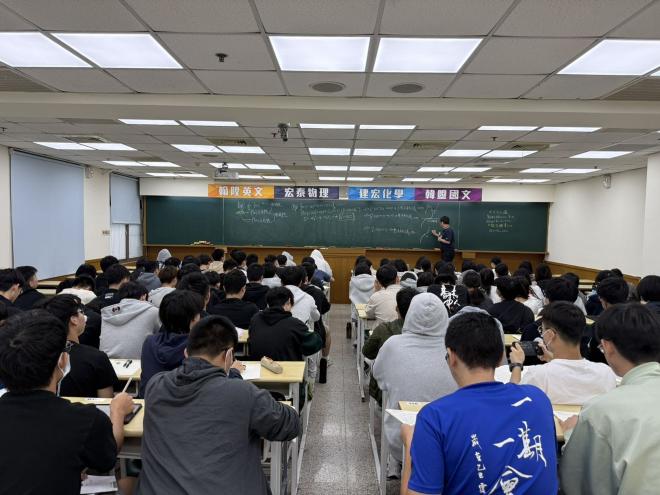 徵周六下午4:00-9:30工讀生