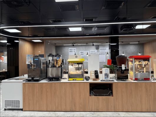 享聚火鍋(東區崇德路) 大夜店員