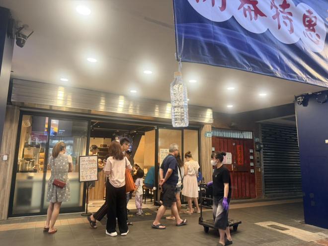 時尚小火鍋兼職服務人員（200～240元）
