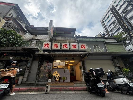 便當店打飯菜清潔人員（見紅休）
