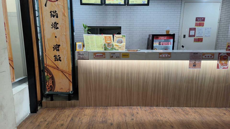 正修學餐工作人員