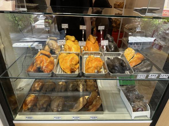 吹冷氣的內外埸人員（和平店）