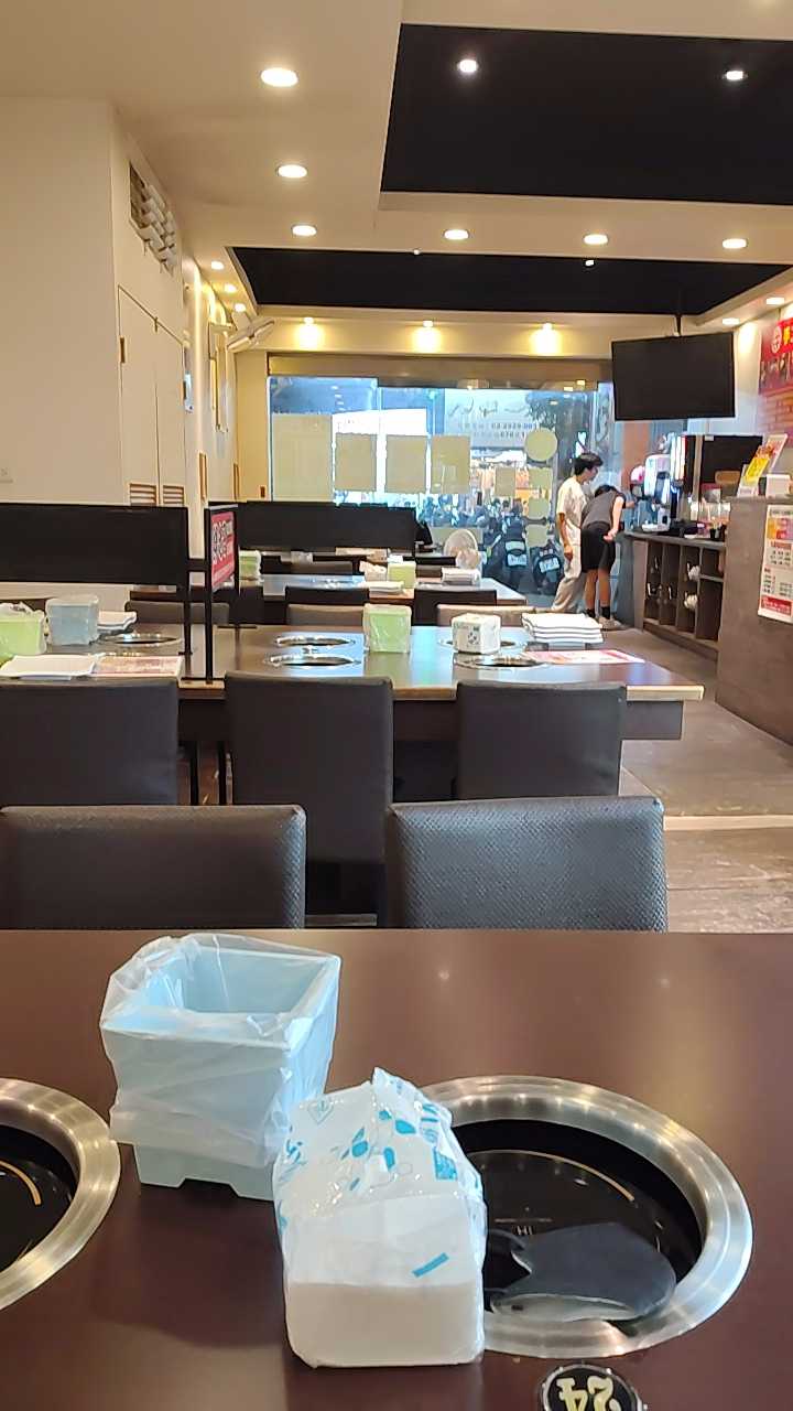 吃到飽火鍋店尋找計時工作夥伴
